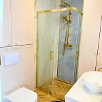 Aqua Crystal Daire
