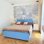 Aqua Crystal Daire *